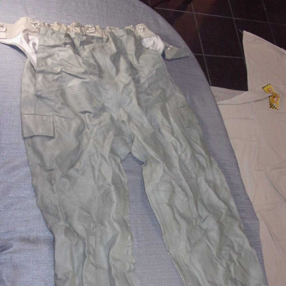 GERMAN MILITARY ARMY RUBBER GREEN PANTS 29x26 SV 346